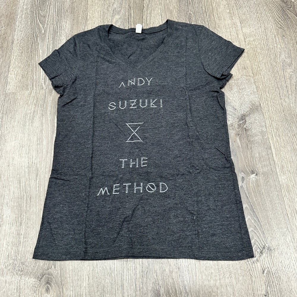 Andy Suzuki The Method‎ Graphic V Neck T Shirt Womens L Dark Gray Short Sleeve